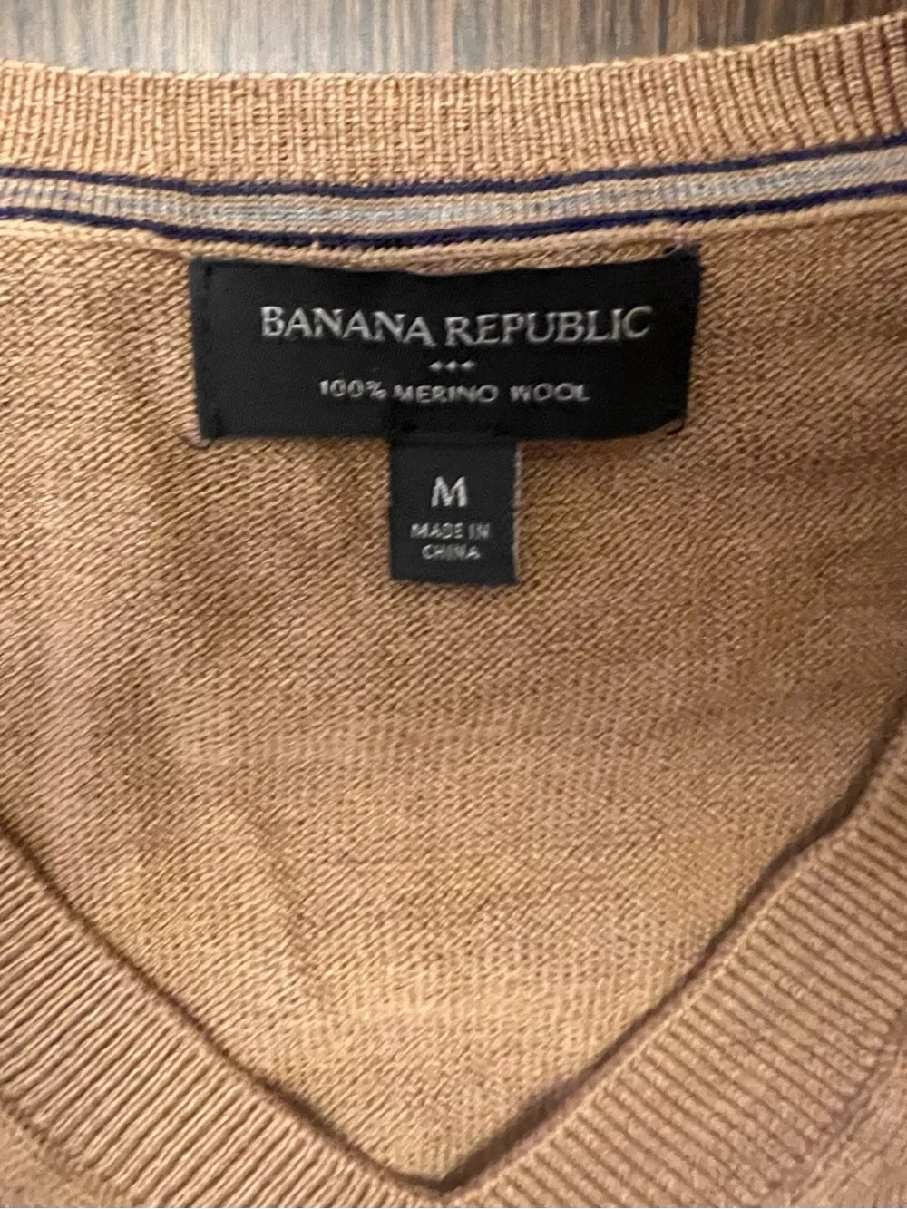Banana Republic 100% Merino Wool V-Neck Sweater Camel Tan